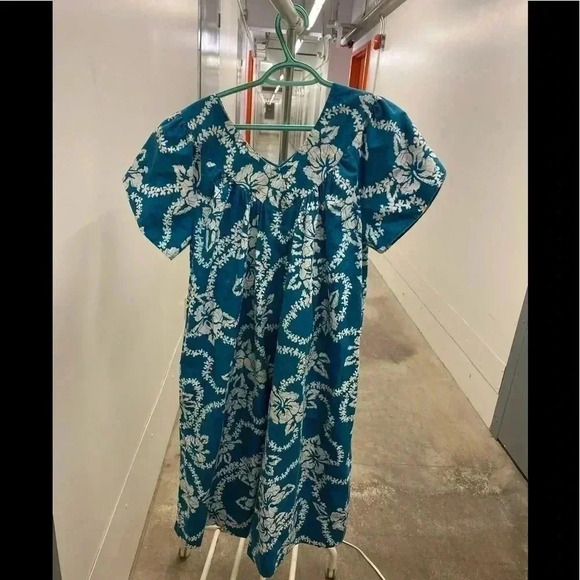 Dresses & Skirts - Made  in Hawaii midi floral dress